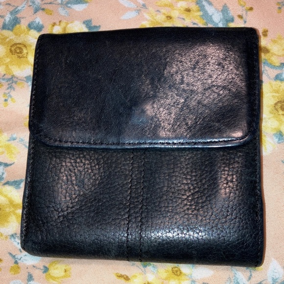 Wilsons Genuine Leather Black Bi-Fold Wallet Vintage 4” X 4” Multi-Compartment - Picture 1 of 6